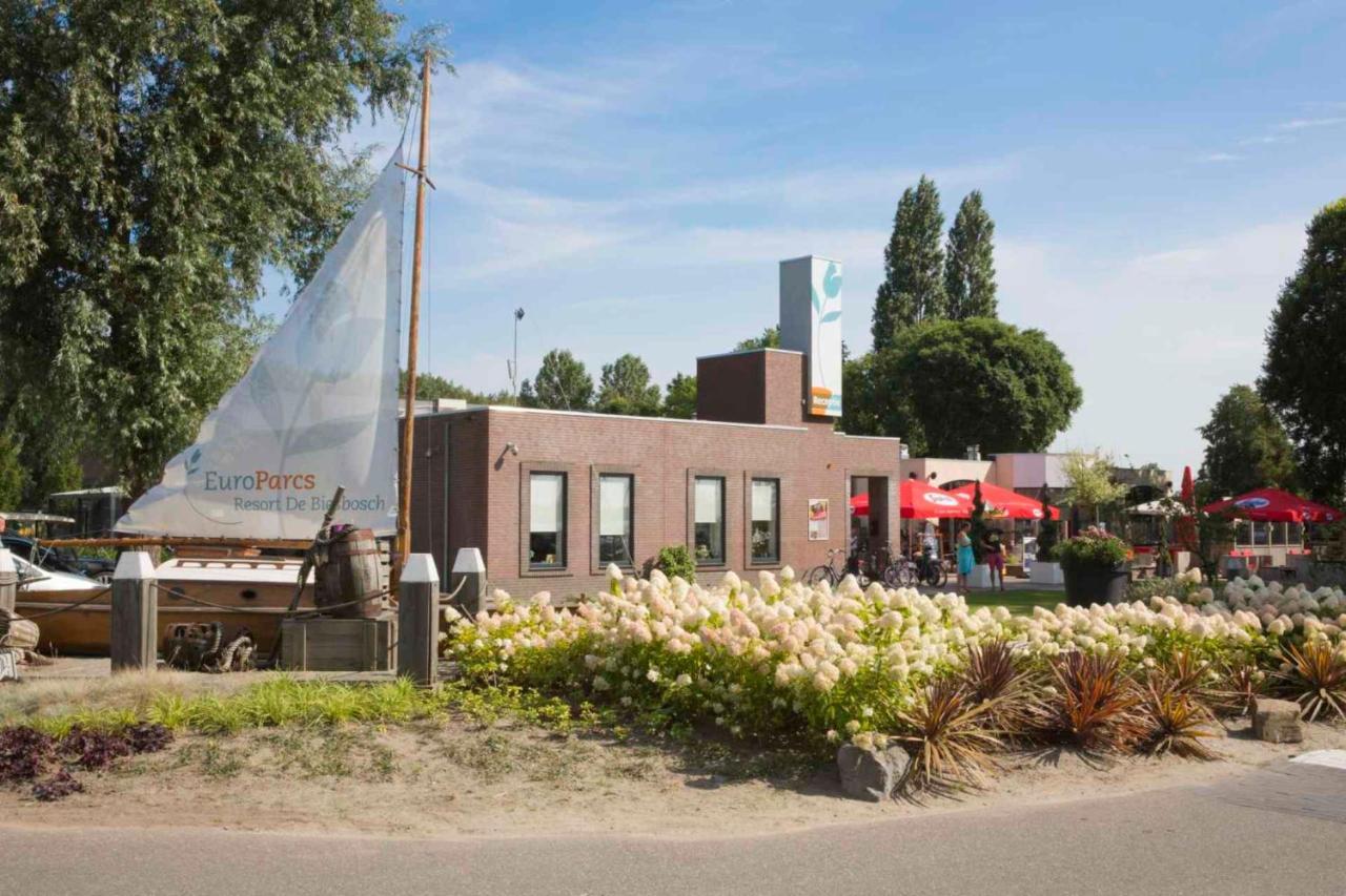 Europarcs De Biesbosch Hotel Willemsdorp Esterno foto